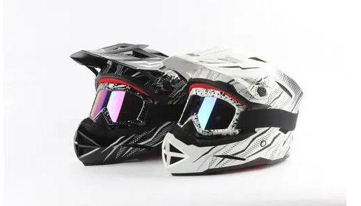 三線立式加工中心850plus機加工“頭盔模具”成新網紅，即