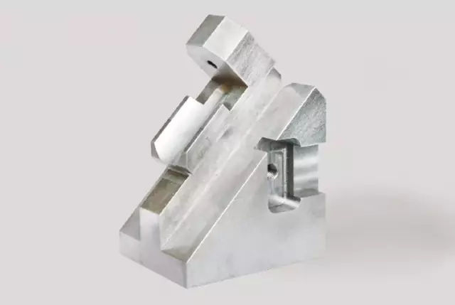 1文搞懂真正的五軸加工中心,到底說(shuō)的5軸是哪幾個(gè)軸(圖4) 1文搞懂真正的五軸加工中心,到底說(shuō)的5軸是哪幾個(gè)軸(圖4)