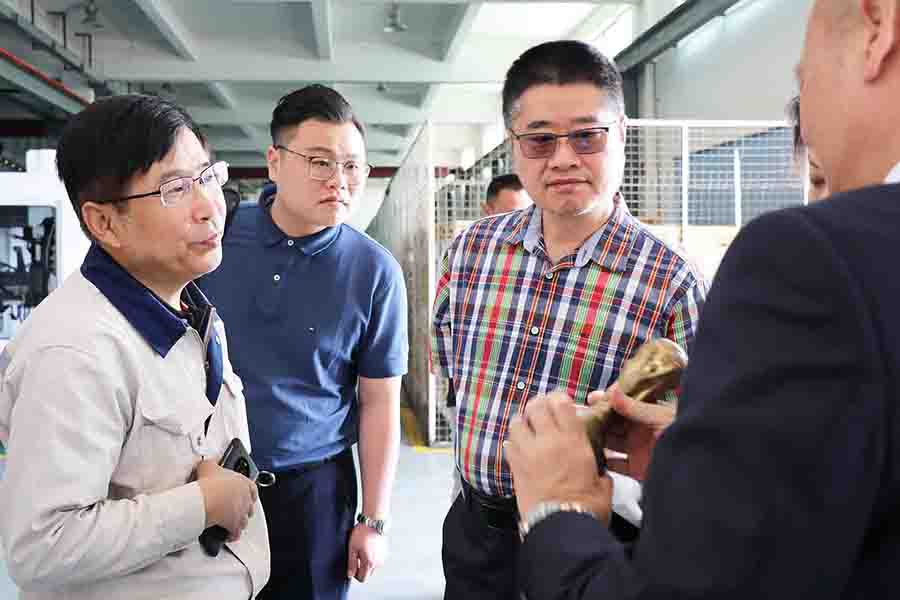 香港鑄造業總會總理事會成員蒞臨巨高機床指導工作(圖5) 香港鑄造業總會總理事會成員蒞臨巨高機床指導工作(圖5)